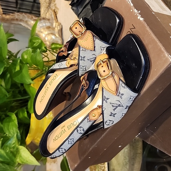 Louis Vuitton sandals - Picture 2 of 6